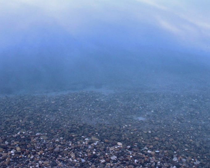 Nuages reflétés dans l'eau